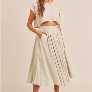 NWT💚💚 Linen like crop top and midi flare skirt